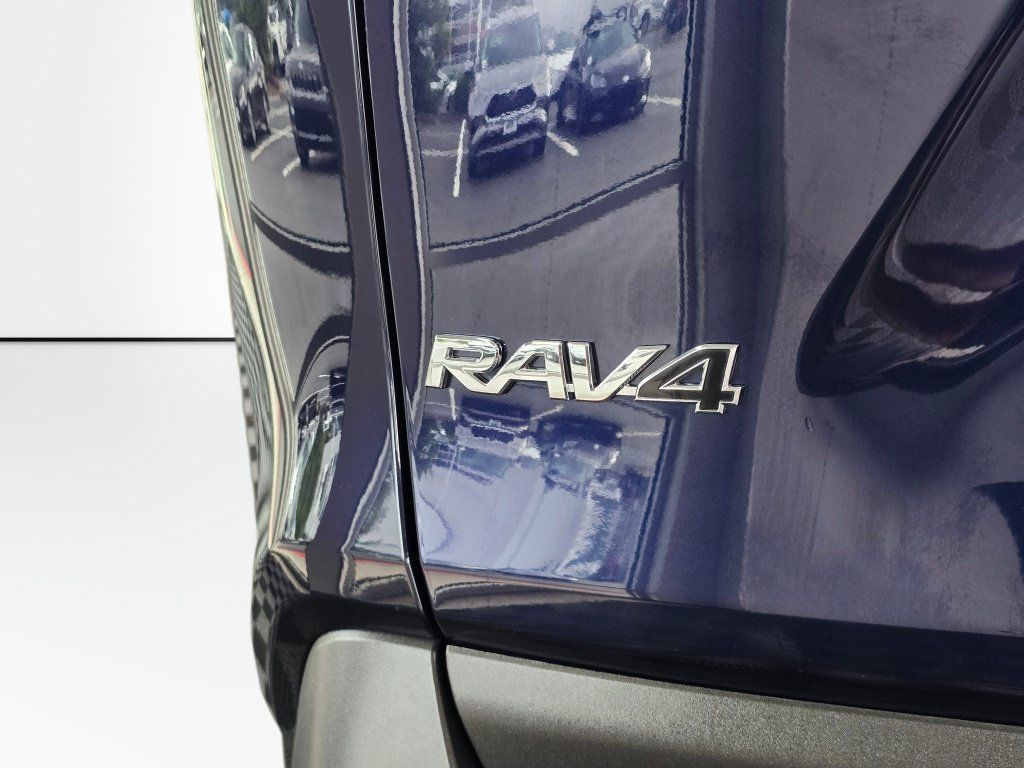Used 2025 Toyota RAV4 XLE AWD/4WD image 16