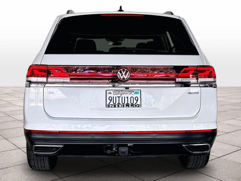 Used 2025 Volkswagen Atlas SE AWD/4WD image 8