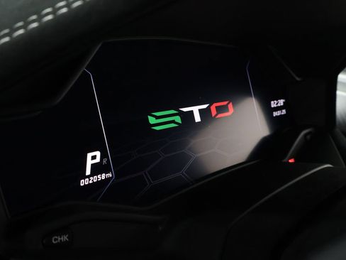 Used 2021 Lamborghini Huracan STO image 21