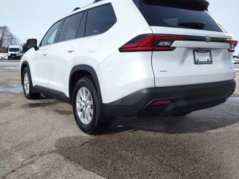 Used 2025 Toyota Grand Highlander AWD image 3