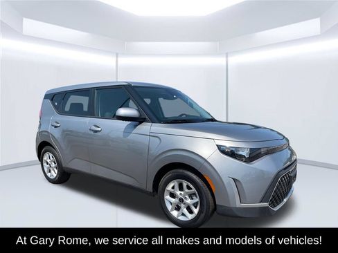 Used 2025 Kia Soul S FWD image 8