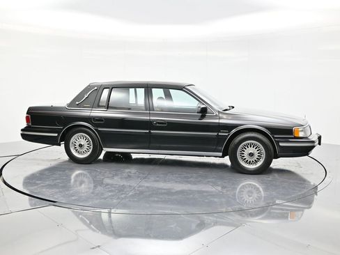 Used 1990 Lincoln Continental Signature image 4
