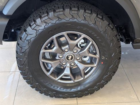 New 2025 Ford Bronco Badlands image 12