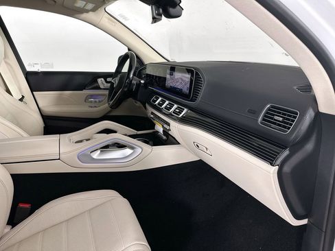 New 2026 Mercedes-Benz GLS 580 4MATIC image 32