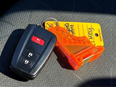 Used 2024 Toyota RAV4 XLE image 28