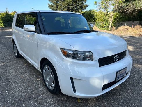 Used 2008 Scion xB FWD image 9