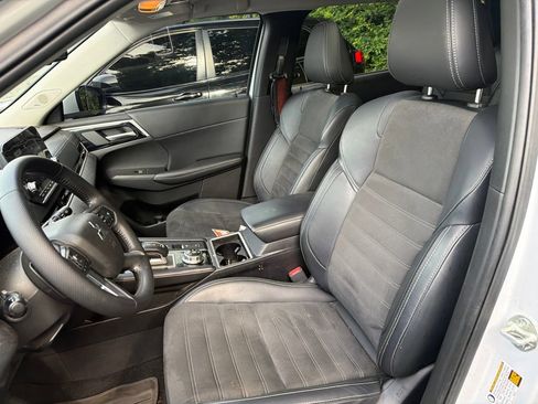 Used 2023 Mitsubishi Outlander SE AWD/4WD image 15