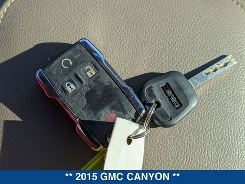 Used 2015 GMC Canyon SLT image 32