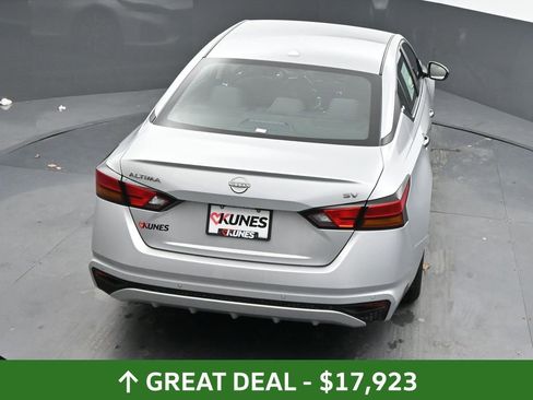 Used 2024 Nissan Altima 2.5 SV FWD image 39