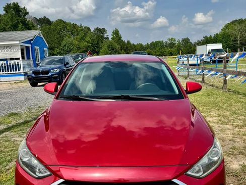 Used 2017 Hyundai Elantra SE FWD image 3