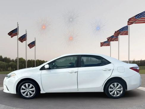 Used 2015 Toyota Corolla LE FWD image 5
