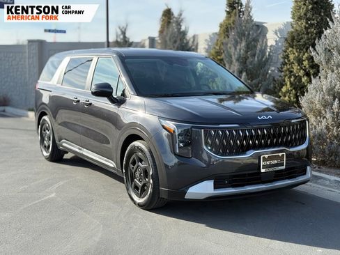 Used 2025 Kia Carnival image 13