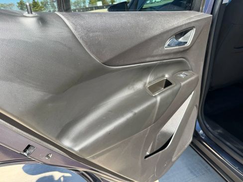 Used 2018 Chevrolet Equinox LT image 34