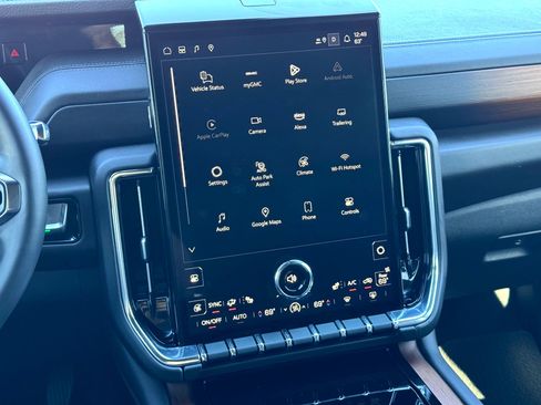 Used 2025 GMC Yukon XL Denali w/ Denali Reserve Package image 32