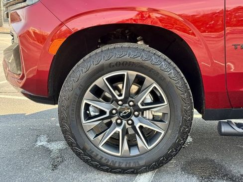 Used 2024 Chevrolet Tahoe Z71 w/ Luxury Package image 29