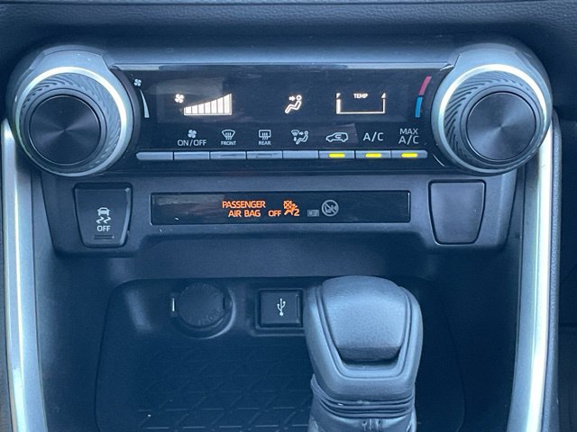 Used 2020 Toyota RAV4 LE FWD image 28