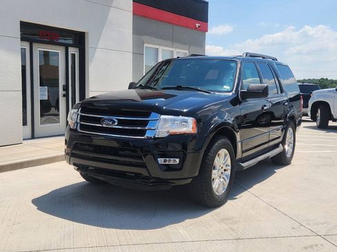 Used 2016 Ford Expedition XLT AWD/4WD image 2