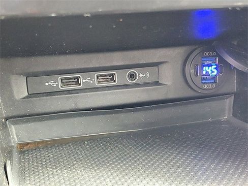 Used 2019 Volkswagen Tiguan SEL Premium image 29