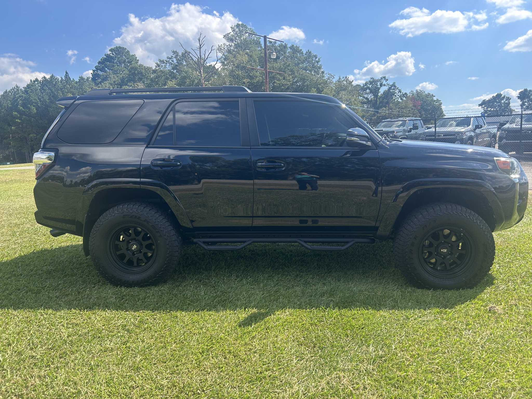 Used 2020 Toyota 4Runner SR5 Premium w/ Moonroof Package AWD/4WD image 3