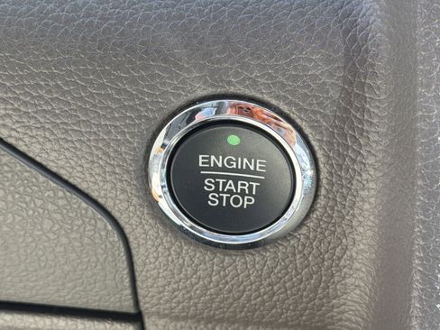 Used 2016 Lincoln Navigator Select RWD image 5
