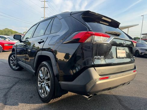 Used 2019 Toyota RAV4 Limited AWD/4WD image 10