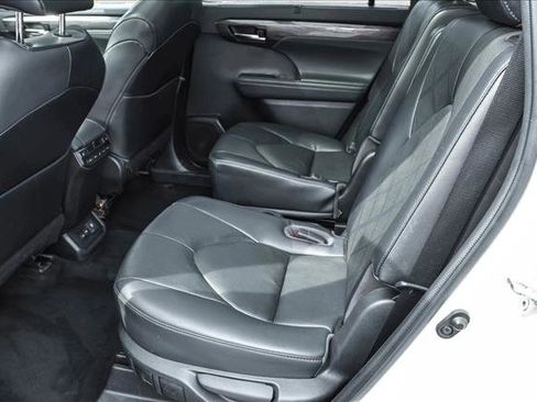 Used 2022 Toyota Highlander Platinum AWD/4WD image 22