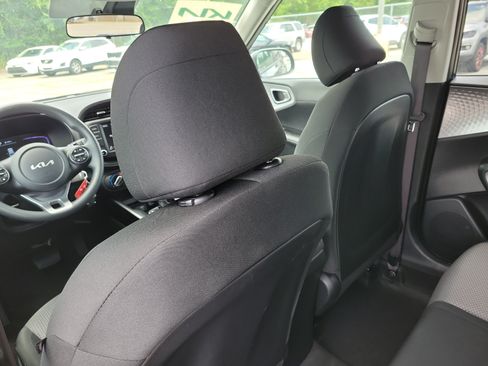 Certified 2025 Kia Soul LX w/ LX Technology Package FWD image 12