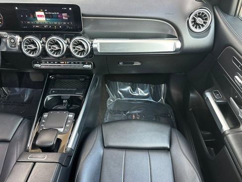 Used 2021 Mercedes-Benz GLB 250 4MATIC image 28