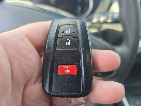 Used 2024 Toyota RAV4 XLE FWD image 21