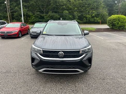 Used 2024 Volkswagen Taos SE w/ Panoramic Sunroof Package AWD/4WD image 3