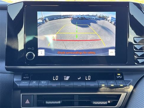 Used 2025 Toyota Camry SE image 11