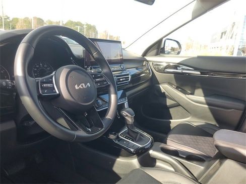 Certified 2022 Kia Seltos EX image 13