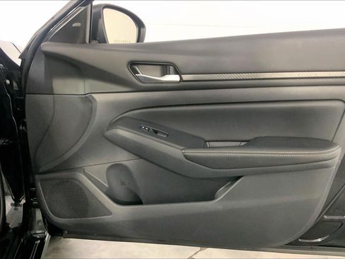 Used 2025 Nissan Altima 2.5 SV FWD image 25