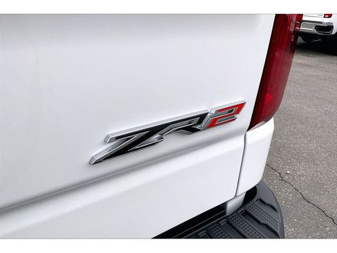 Used 2025 Chevrolet Silverado 1500 ZR2 w/ Technology Package image 9