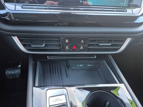 Used 2025 Volkswagen Atlas SE image 16