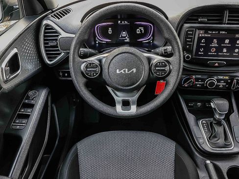 Certified 2023 Kia Soul LX w/ LX Technology Package image 17