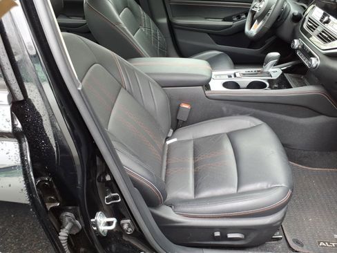 Used 2023 Nissan Altima 2.0 SR FWD image 7