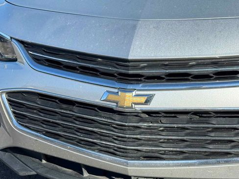 Used 2017 Chevrolet Malibu LT image 9