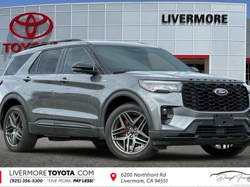 Used 2025 Ford Explorer ST-Line w/ ST-Line Street Pack image 1