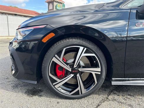 New 2026 Volkswagen GTI SE image 5