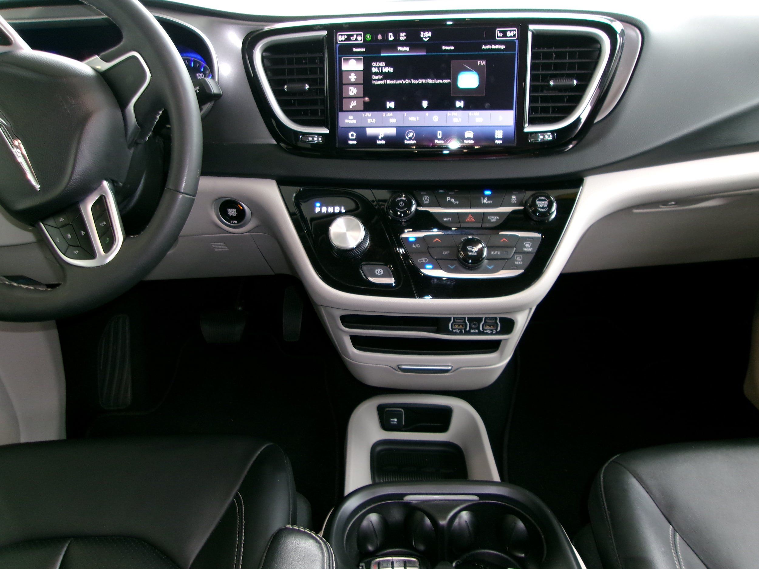 Used 2024 Chrysler Pacifica Touring-L FWD image 14