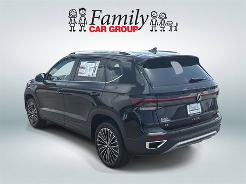 Used 2025 Volkswagen Taos SE image 4