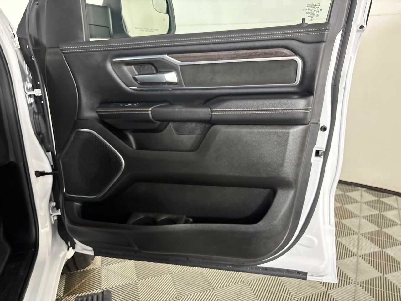 Used 2026 RAM 1500 Laramie AWD/4WD image 32