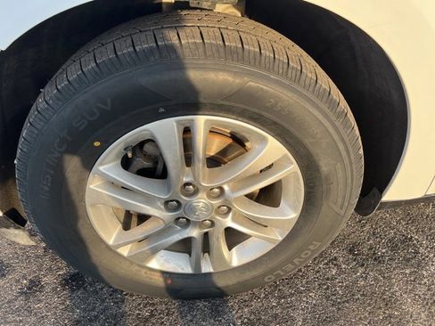 Used 2019 Buick Enclave Essence image 21