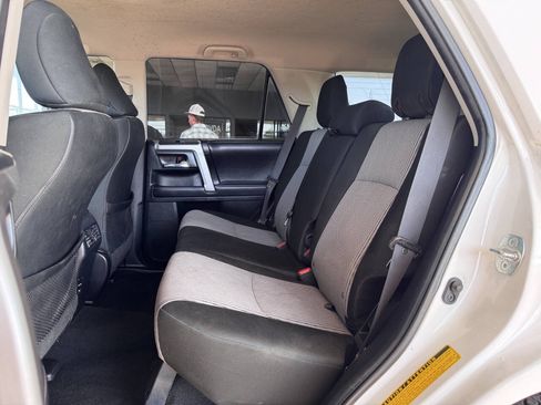 Used 2018 Toyota 4Runner SR5 AWD/4WD image 9