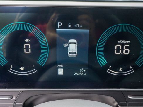 Used 2025 Hyundai Kona SEL image 35