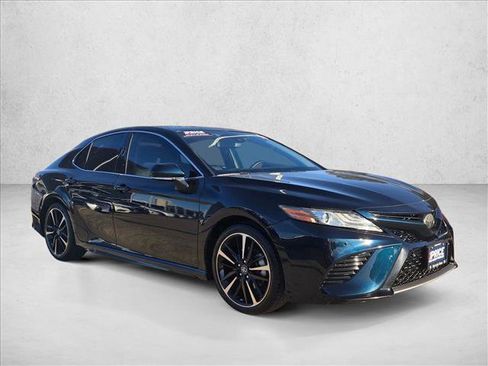 Used 2018 Toyota Camry XSE image 3