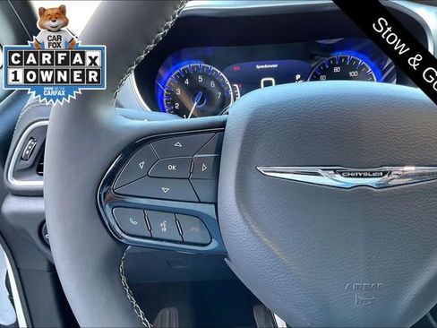 Used 2026 Chrysler Pacifica Limited w/ S Appearance Package FWD image 18