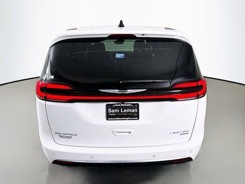 New 2026 Chrysler Pacifica Limited w/ Uconnect Theater Family Group image 6