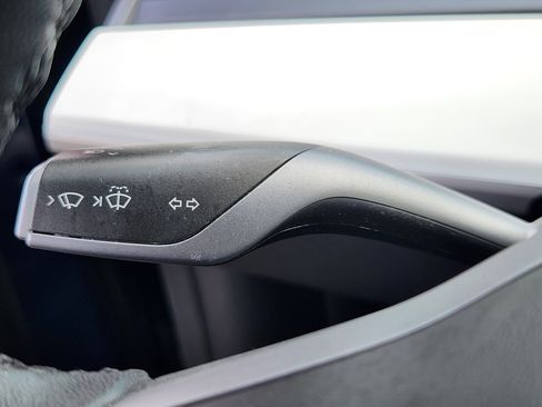 Used 2021 Tesla Model Y Long Range image 24